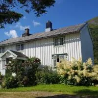 Gammelstua på Storsæter Gård, hotel i Engeløya