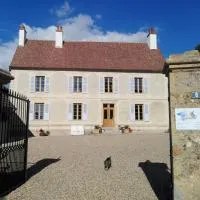 Chez Casimir, hotel u gradu Cercy-la-Tour
