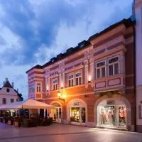 Barokk Hotel Promenád、ジェールのホテル