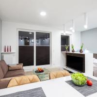 Apartament Luxury Miedzyborska 8b, מלון ב-פראגה פולודנייה, ורשה