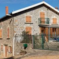 gite de Sauviat 25 chemin du grand Pacher le bourg de Sauviat 63120, готель у місті Sauviat