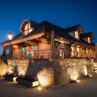 Siedem Drzew, hotel a Biskupice