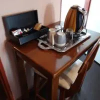 Flossie B&B, hotel di Pimville