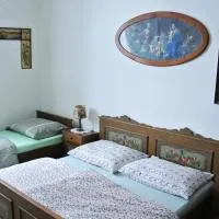 Nová Bystřice में, होटल Restaurace a penzion Ubrousku prostři se