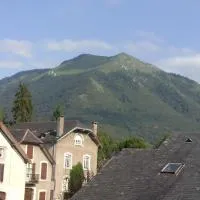 GITE "LES SAPINS", hotel en Izest