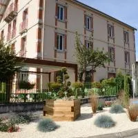 Hotel Restaurant de la Poste, хотел в Saint-Just-en-Chevalet