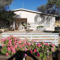 Terra Rouge Guestfarm & Sonstraal Farmhouse, hotel in Koës