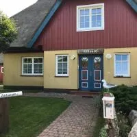 "Steuermannskammer" by Ferienhaus Strandgut, hotel a Born