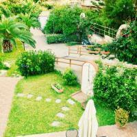 Casa Alice con giardino e discesa a mare, hotel in Ischia