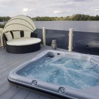 Dees hot tub breaks at Tattershall Lakes Jet Ski 4