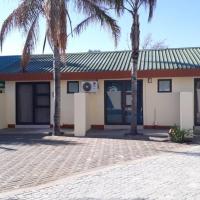 RY Courtyard, hotel in Oshakati