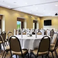Microtel Inn & Suites by Wyndham Marietta، فندق في ماريتا