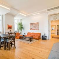 Spacious & Bright Apartment in Cais Sodre, hotel in Cais do Sodre, Lisbon