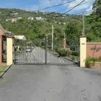 Brittany Manor Retreat، فندق في كينغستون