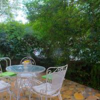 HOUSE WITH YARD IN CORFU TOWN