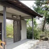 Tomiya Ryokusuian Sado-Taiken – hotel w mieście Tomiya