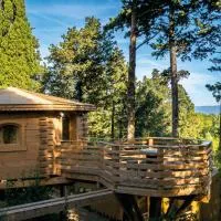 Les Cabanes Dans Les Bois Logis Hôtel, hotelli kohteessa Villalier
