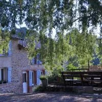 la Ferme aux abeilles, hótel í Ambierle