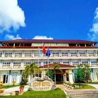 Ozon Hotel, hotel a Năm Căn