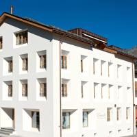 Conrad's Mountain Lodge: Silvaplana şehrinde bir otel