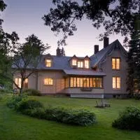 Gothic Eves Inn and Spa Bed and Breakfast, hotel em Trumansburg