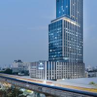 The Quarter Ari by UHG