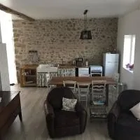 Gîte de charme Les Trois Chênes, хотел в Augères