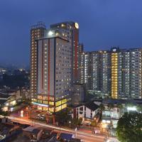 HARRIS Hotel & Conventions Ciumbuleuit - Bandung: bir Bandung, Hegarmanah oteli