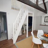 Loft Style Apartment for 4, 1 Broadhurst Court, close to town, station & hospital