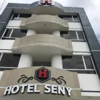 Hotel Seny، فندق في أمباتو