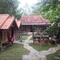 Villa Hembers Surf Camp、パチタンのホテル