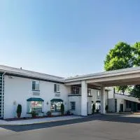 Quality Inn & Suites Des Moines - Merle Hay Road, hotel v destinácii Urbandale