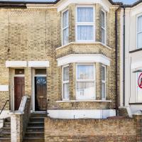 Welcoming Flat by Kasar Stays, hotel in Gillingham