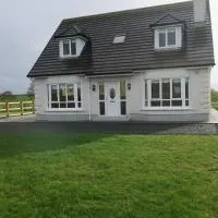 INGLEWOOD - Sister property to Thistledown - Sleeps 8 - Ballina - Crossmolina Co Mayo، فندق في مايو