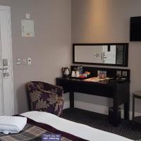 The Bath Arms Wetherspoon, hotel in Warminster