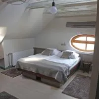 Portré Panzió โรงแรมในคือแซก