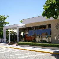 Parador Tropical, готель в районі Praia de Mariscal, у місті Бомбіняс