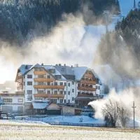 Grizzly Sport & Motorrad Resort, hotel din Sankt Margarethen im Lungau