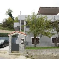 House Evia، فندق في Strópones