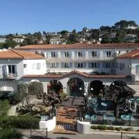 Logis Hôtel le Provencal Rest les Mûriers, hotel i Les Issambres