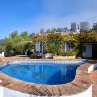 Graceful Villa in Sayalonga with Swimming Pool