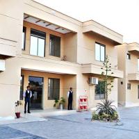 The First Hotel: Multan, Multan International Airport - MUX yakınında bir otel