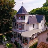 Bondy House Bed & Breakfast: Amherstburg şehrinde bir otel
