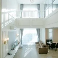 De Hug Hotel & Residence, hotel u gradu Čjang Rai