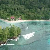 Nusa Nalan Beach Resort, hotel din Rumah Olat
