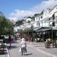 Almiriki Rooms, hotel in Agios Kirykos