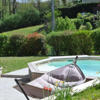 Maison avec piscine 8 couchages entre Annecy et Aix les bains, hôtel à Rumilly