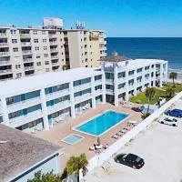 뉴 스머나 비치에 위치한 호텔 Coastal Waters