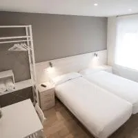 Happy Hostal Carrales، فندق في برغش