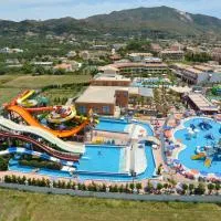 Viesnīca Caretta Beach Resort & WaterPark pilsētā Kalamaki